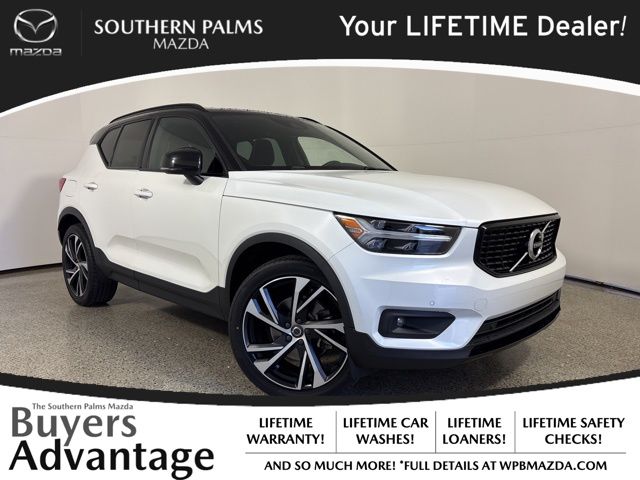 2020 Volvo XC40 R-Design's photo