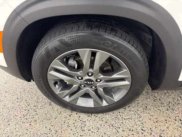 2023 Kia Seltos S photo 3