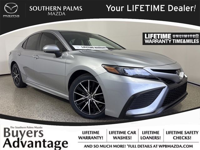 2021 Toyota Camry SE's photo