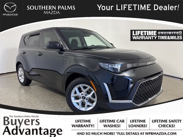 2025 Kia Soul LX's photo