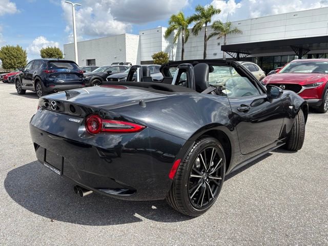 2025 Mazda MX-5 Miata Miata Grand Touring photo 2