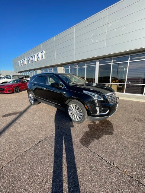 2017 Cadillac XT5 Platinum photo 2