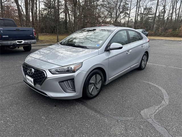 2022 Hyundai Ioniq SE's photo