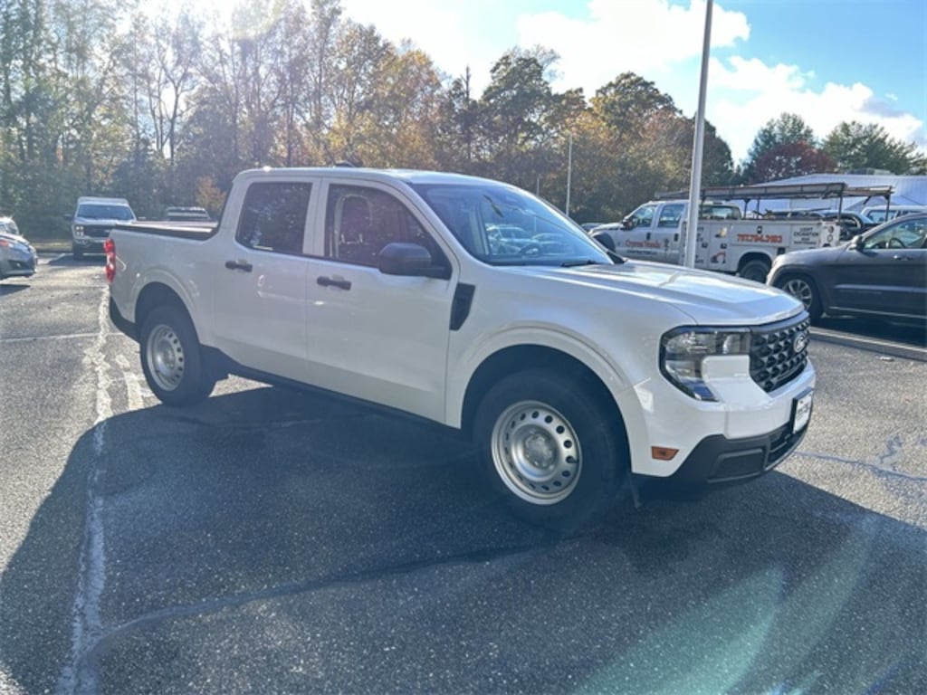 New 2025 Ford Maverick XL Crew Cab