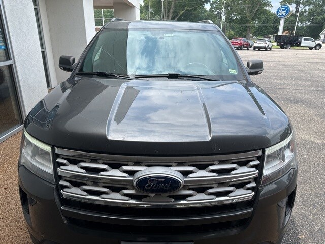 2019 Ford Explorer XLT photo 2