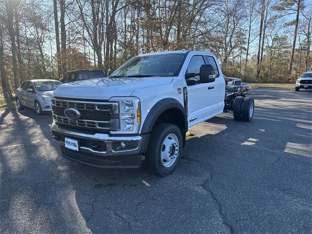 2026 Ford F-550 Super Duty Chassis Cab XL's photo