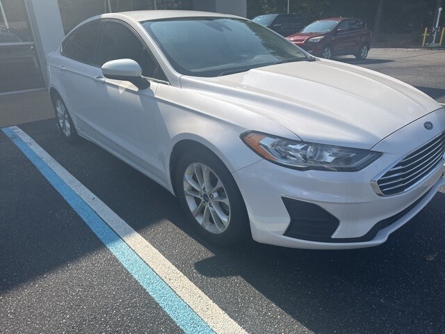 2020 Ford Fusion SE photo 3