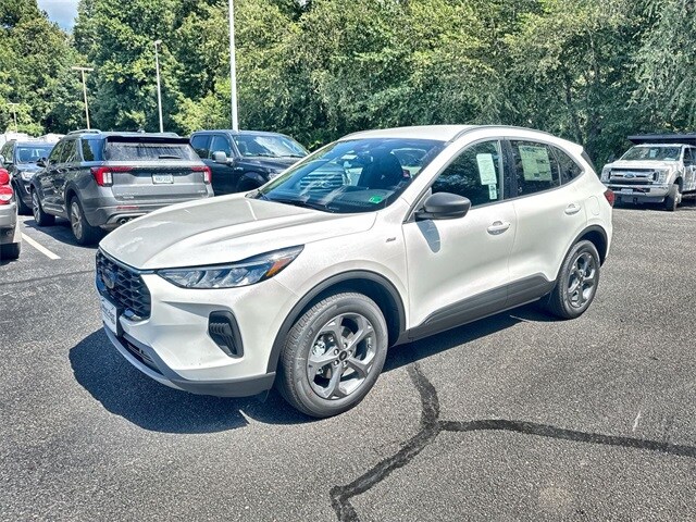 2025 Ford Escape ST-Line photo 4