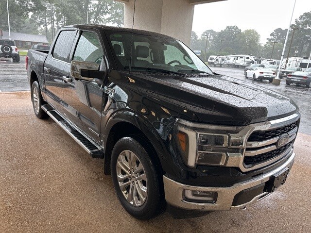 2024 Ford F-150 Lariat photo 2