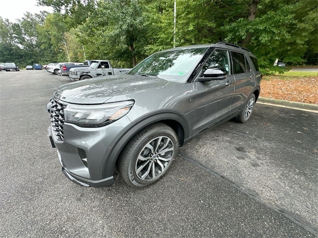 2025 Ford Explorer ST-LINE's photo