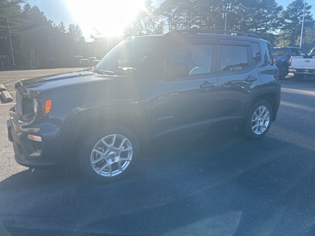 2022 Jeep Renegade Latitude photo 2
