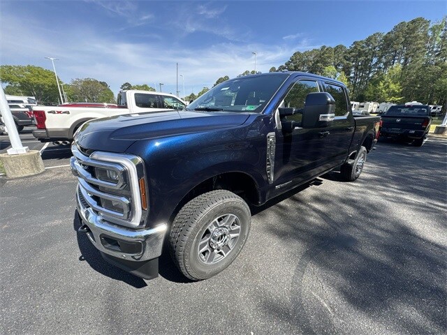 2025 Ford F-250 Lariat photo 4