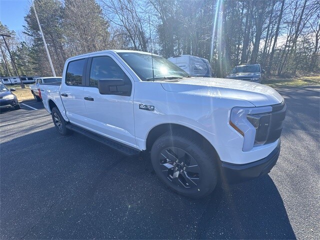 2024 Ford F-150 Lightning photo 2
