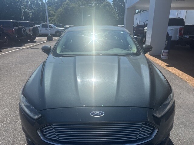 2015 Ford Fusion SE photo 2