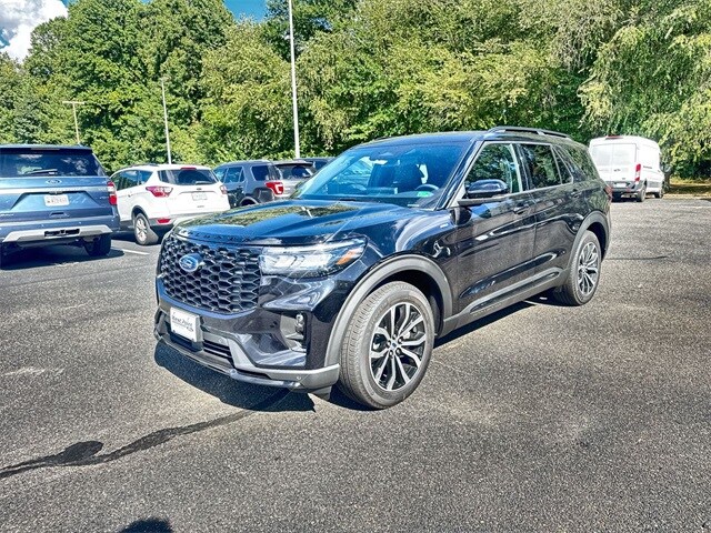 2025 Ford Explorer ST-Line photo 2
