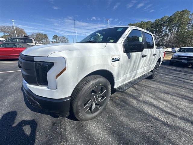 2024 Ford F-150 Lightning photo 4