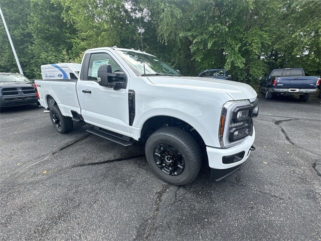 2025 Ford F-350 XL photo 2