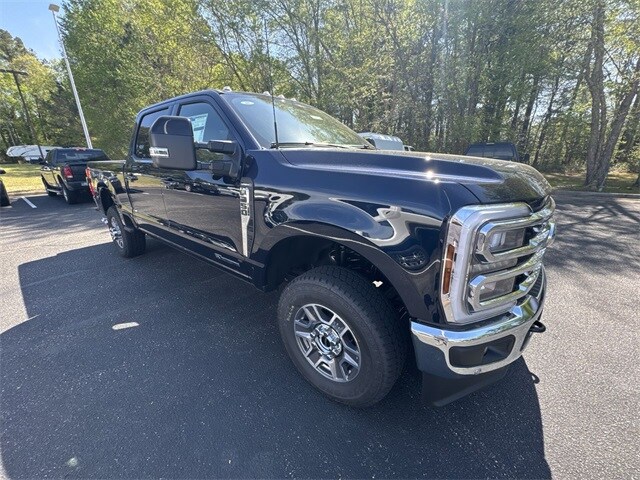 2025 Ford F-250 Lariat photo 2