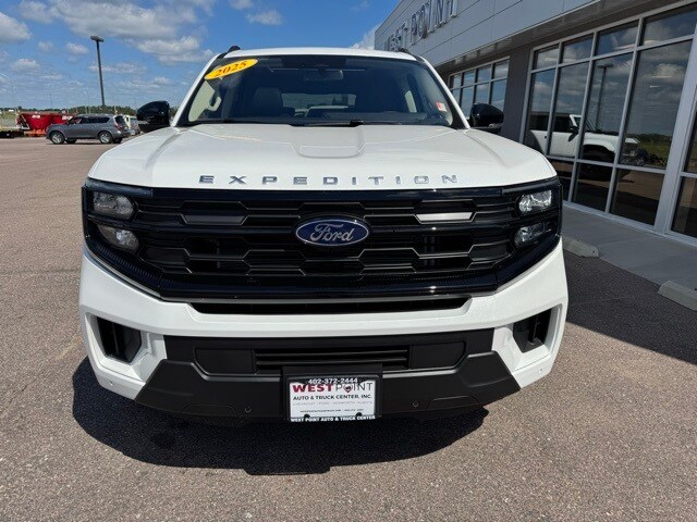 2025 Ford Expedition MAX photo 3