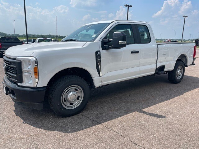 2023 Ford F-350 XL photo 4