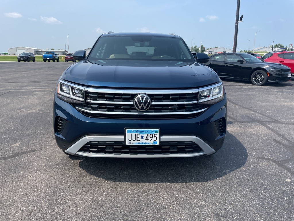 Used 2022 Volkswagen Atlas Cross Sport SE w/Tech with VIN 1V2HC2CA4NC229957 for sale in Thief River Falls, Minnesota