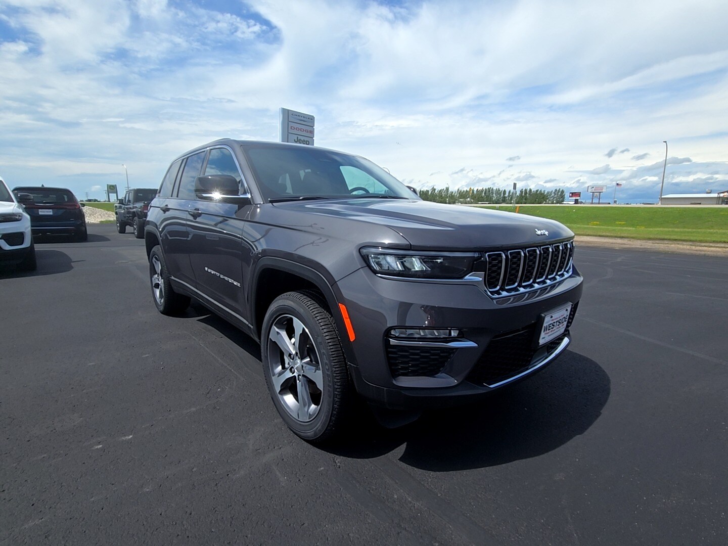 2025 Jeep Grand Cherokee Limited photo 2