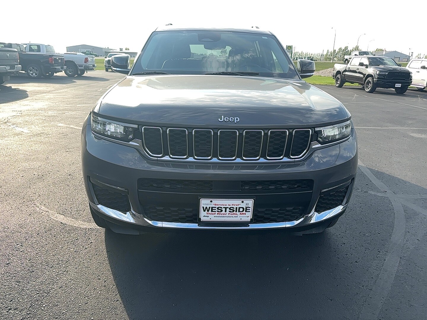 2023 Jeep Grand Cherokee Limited photo 2