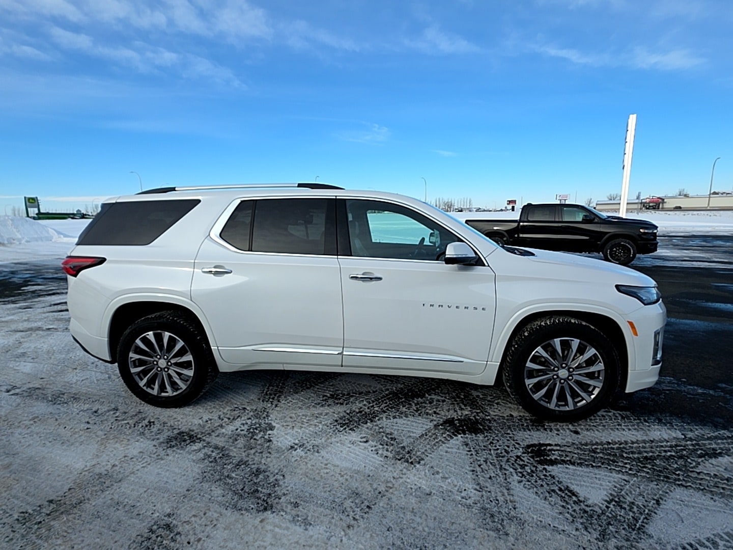 2023 Chevrolet Traverse Premier's photo