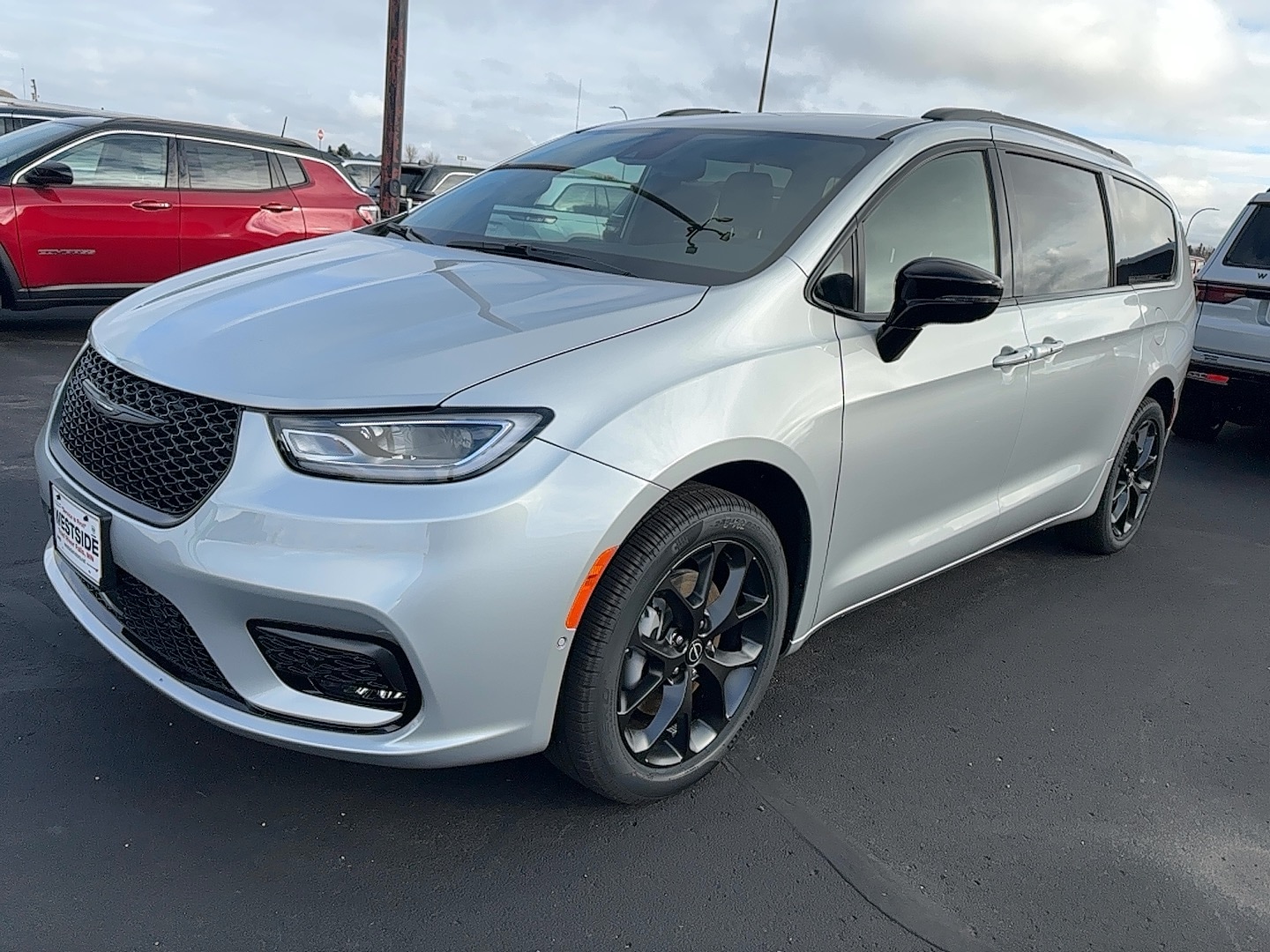 2026 Chrysler Pacifica Select's photo