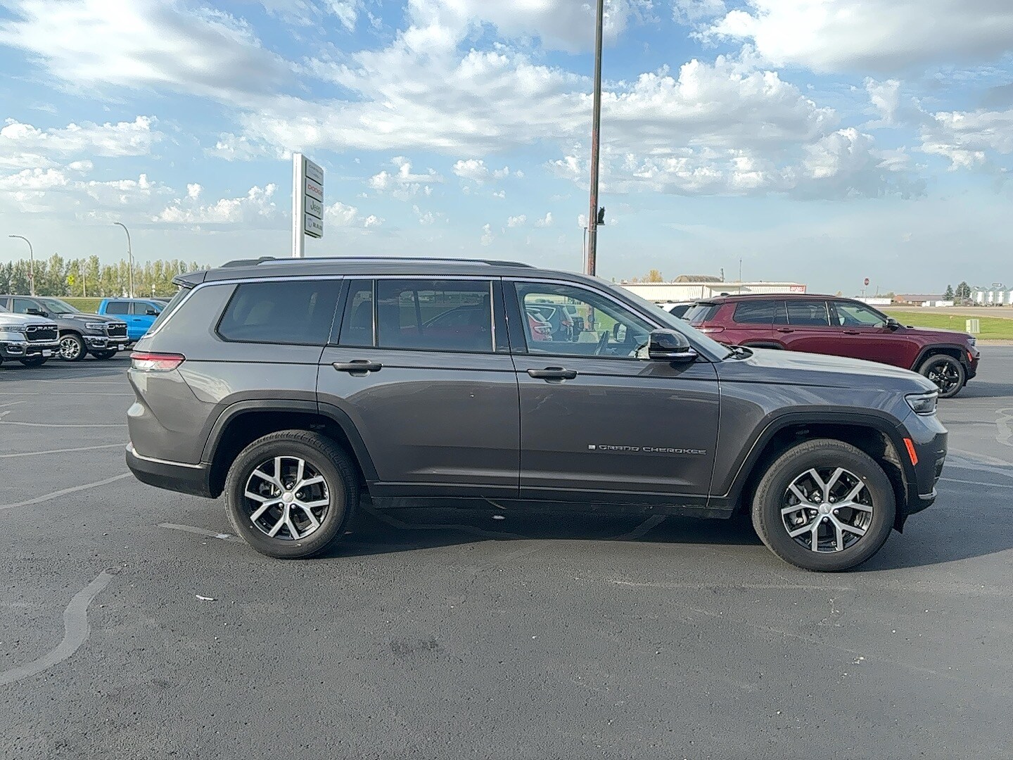 2023 Jeep Grand Cherokee Limited photo 4