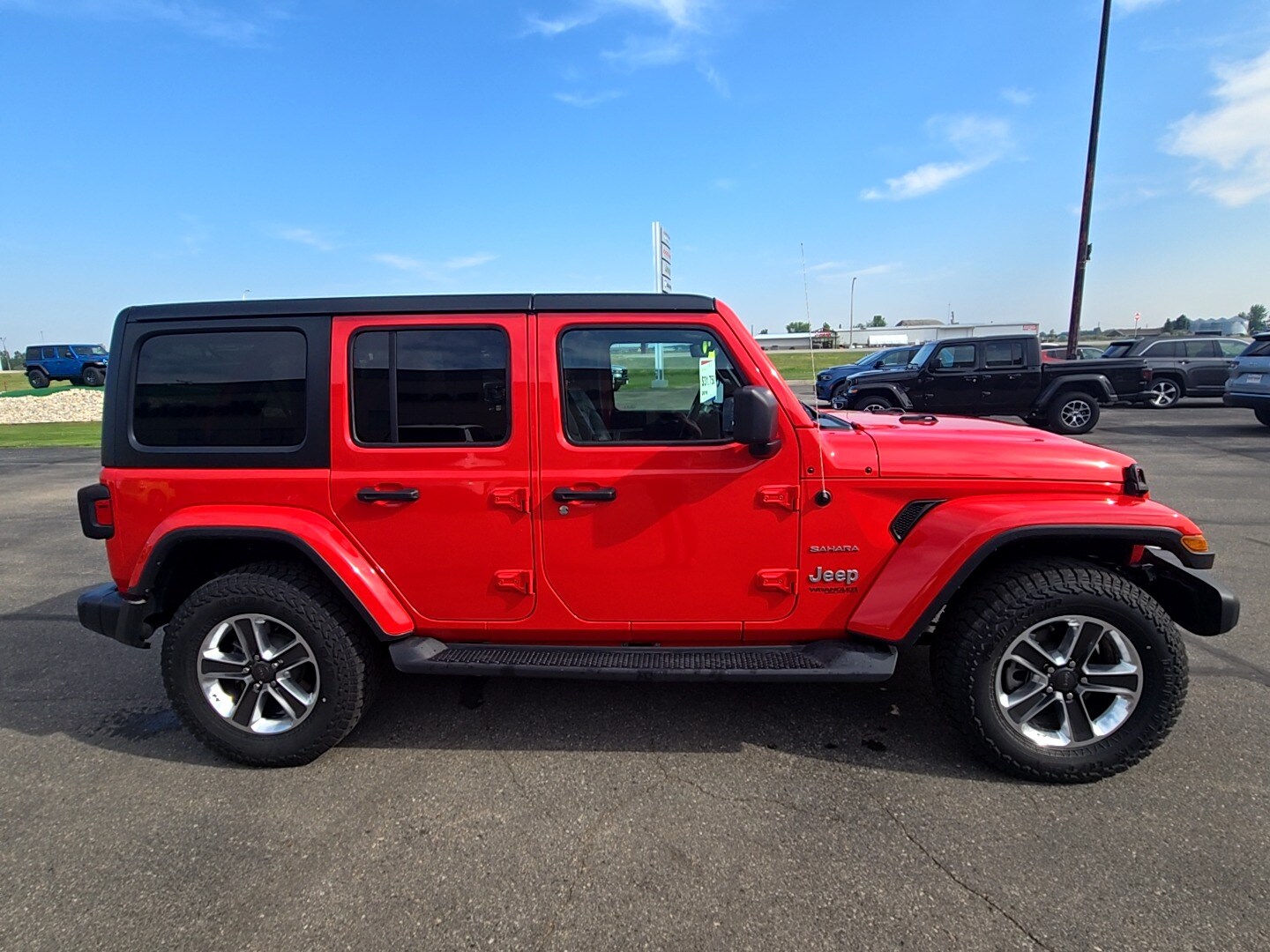 2019 Jeep Wrangler Unlimited Sahara photo 4