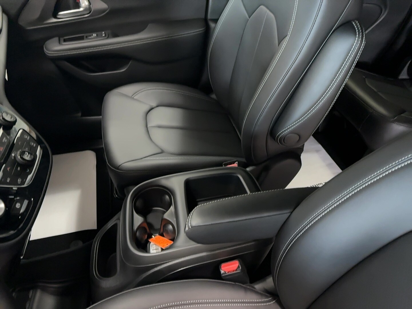2026 Chrysler Pacifica Select - Photo 15