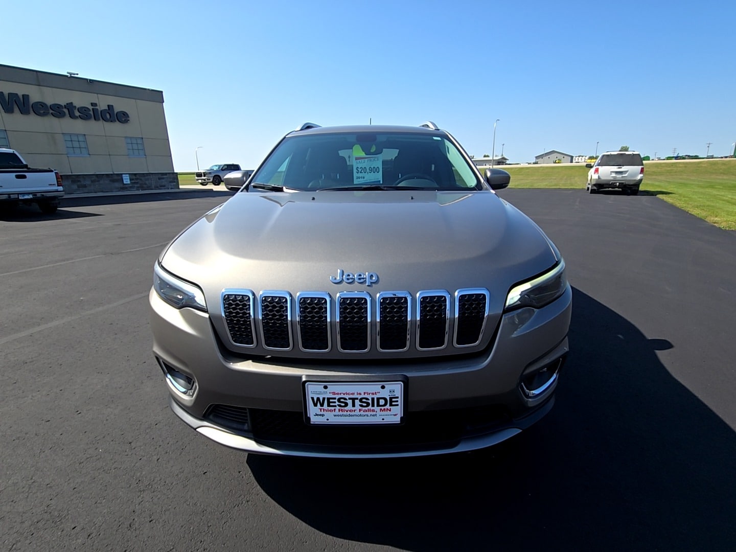 Used 2019 Jeep Cherokee Limited with VIN 1C4PJMDX2KD125927 for sale in Thief River Falls, Minnesota