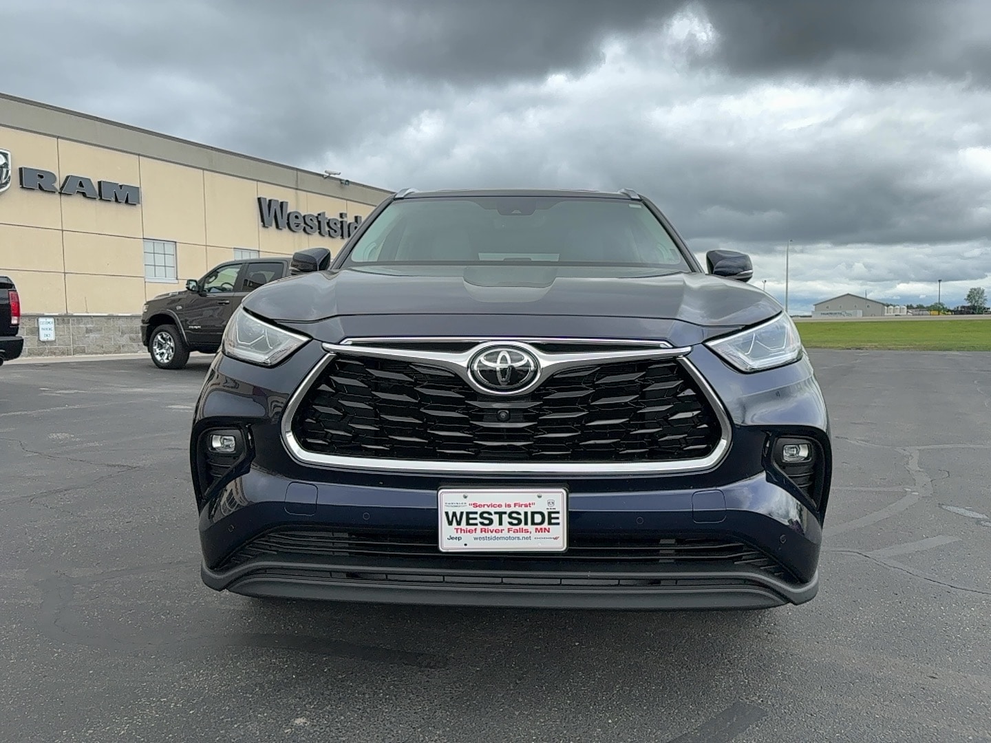 Used 2021 Toyota Highlander Limited with VIN 5TDDZRBH5MS527095 for sale in Thief River Falls, Minnesota