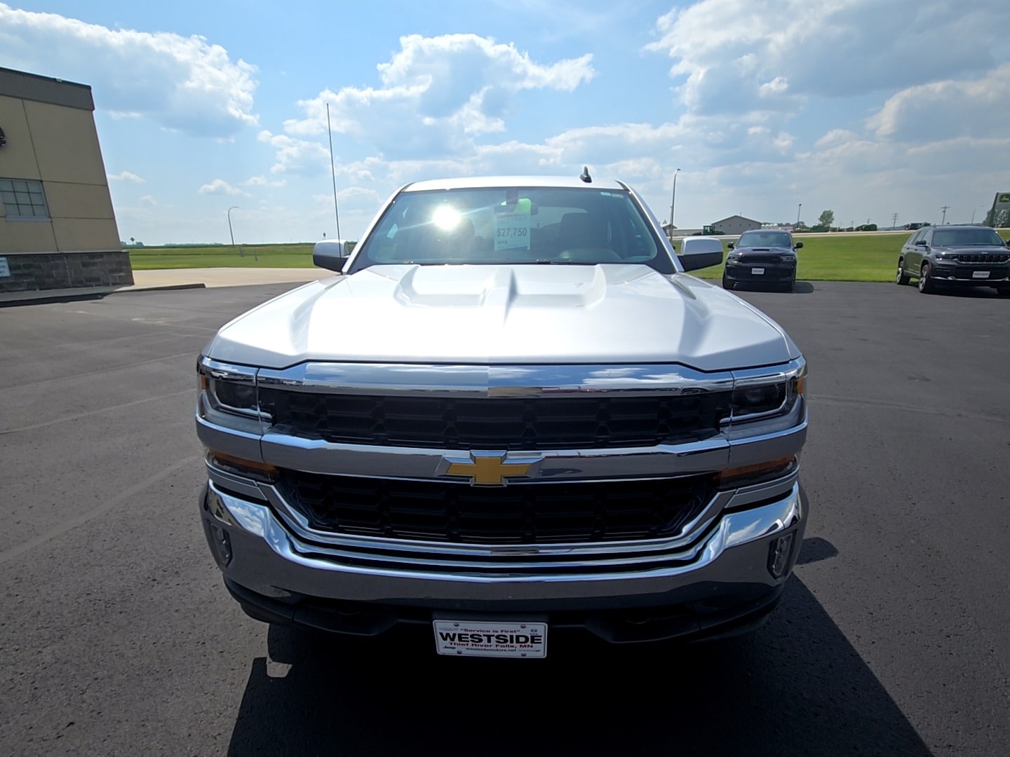 Used 2018 Chevrolet Silverado 1500 LT with VIN 3GCUKREC4JG202243 for sale in Thief River Falls, Minnesota