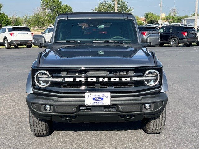 2024 Ford Bronco Outer Banks photo 2