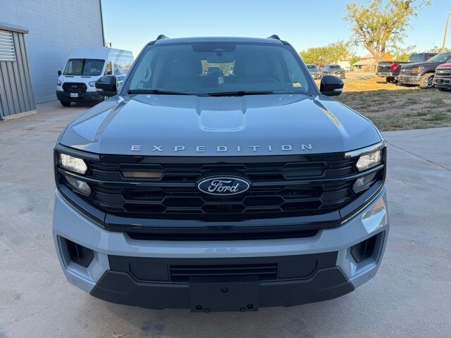 2025 Ford Expedition MAX photo 2