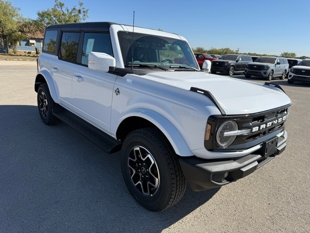 2025 Ford Bronco 4-Door Outer Banks's photo