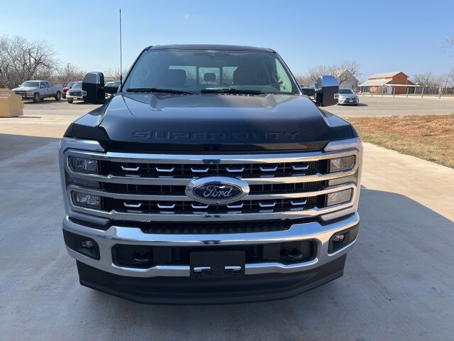 2025 Ford F-250 Lariat photo 2