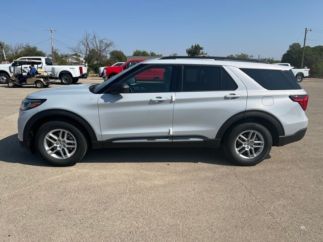2025 Ford Explorer photo 4