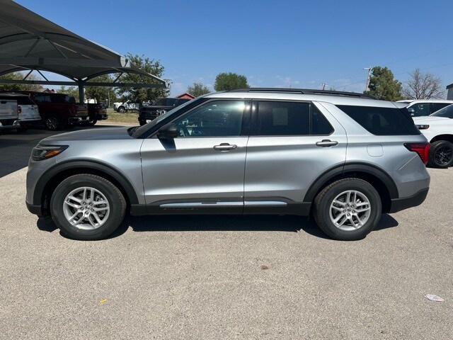 2025 Ford Explorer photo 4