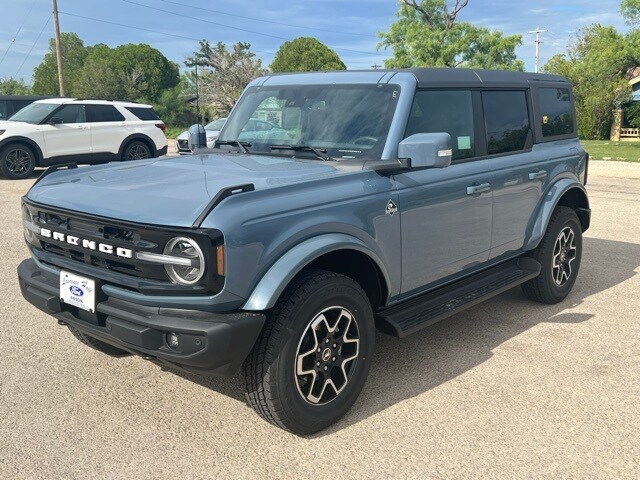 2025 Ford Bronco Outer Banks photo 3