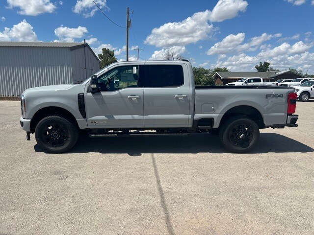 2025 Ford F-250 Lariat photo 4