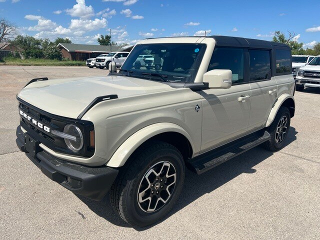 2025 Ford Bronco Outer Banks photo 3