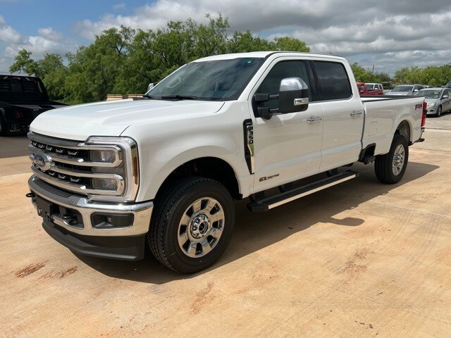 2025 Ford F-350 Lariat photo 3