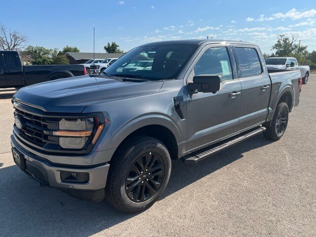 2025 Ford F-150 XLT photo 2