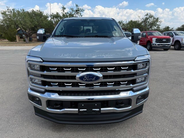 2026 Ford F-250 Lariat photo 2