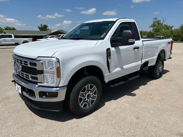 2025 Ford F-350 XLT photo 3