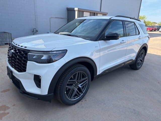 2025 Ford Explorer ST-Line photo 3