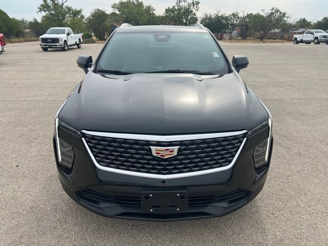 2024 Cadillac XT4 Luxury photo 2